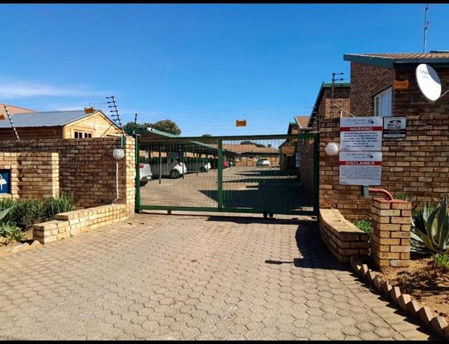 3 BEDROOM TOWNHOUSE FOR SALE IN GROBLERPARK